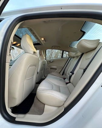 Volvo S60 cena 60000 przebieg: 140000, rok produkcji 2013 z Piastów małe 466